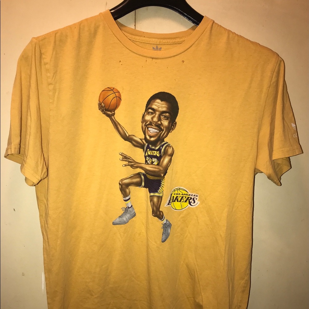 Adidas Lakers Magic Johnson Yelllow Tshirt size: large Caricature used
